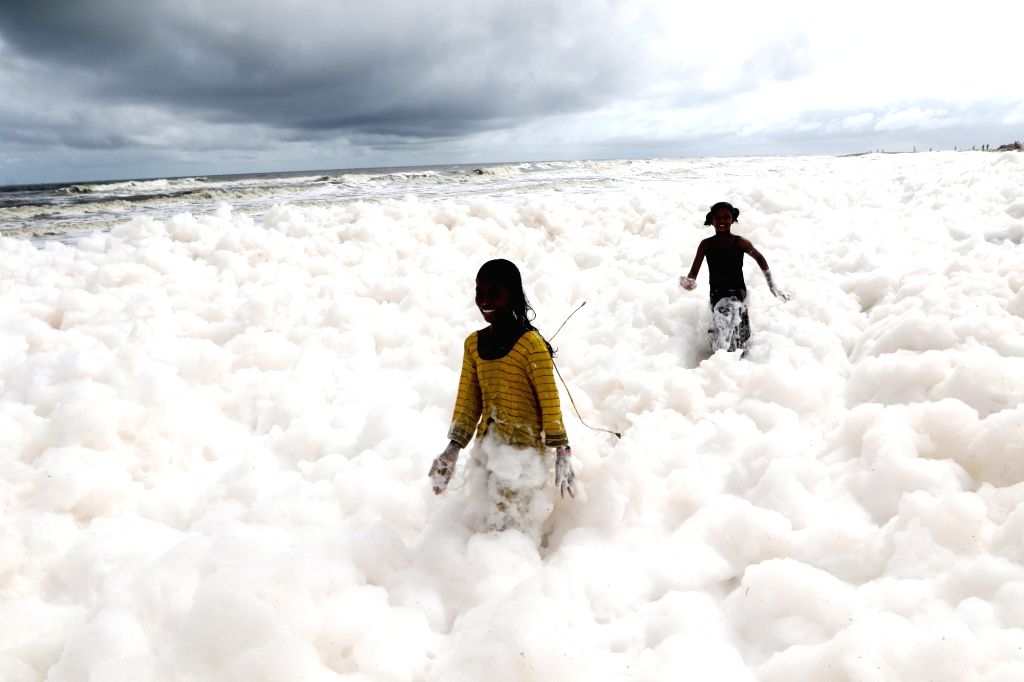 a-view-of-white-foam-like-substances-at-the-shore-946381