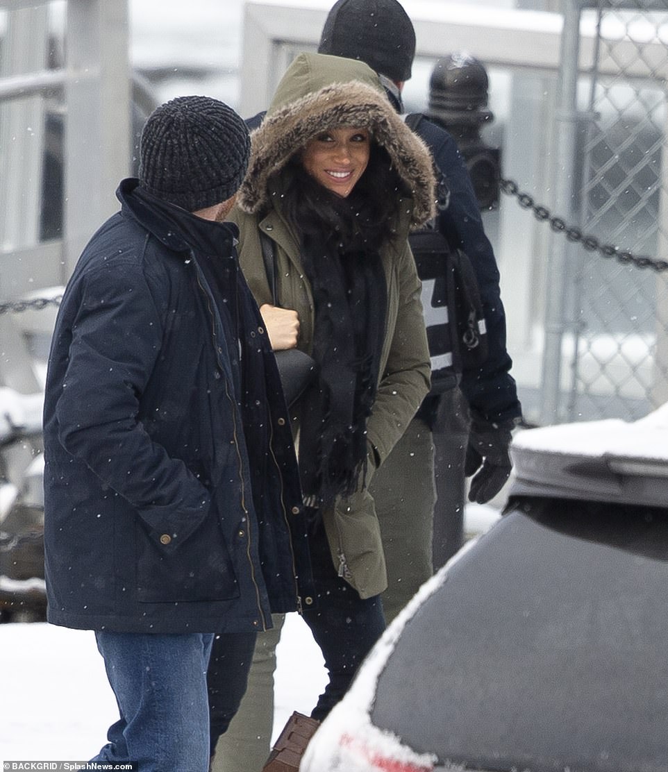 23399622-7887419-A_smiling_Meghan_Markle_was_spotted_Tuesday_leaving_the_14millio-a-44_1579043690047