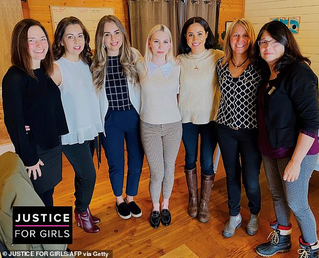 23483808-7895209-Meghan_visited_the_Justice_for_Girls_group_in_Canada_on_Tuesday_-a-5_1579202642820 (1)