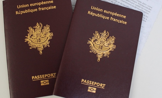 french-passport.jpg
