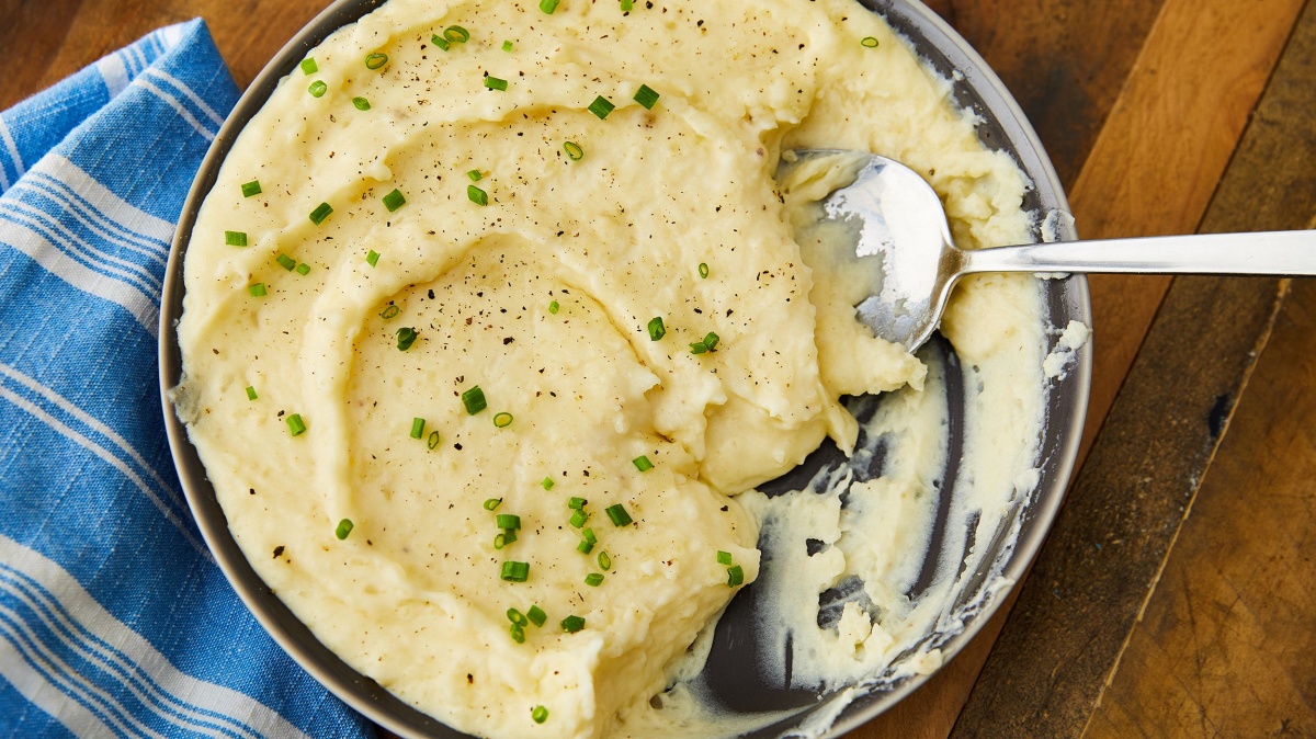 cream-cheese-mashed-potatoes-horizontal-1533935260.jpg
