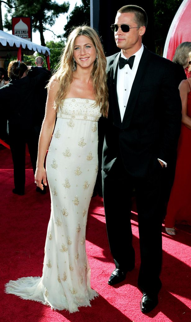 Jennifer-Aniston-Emmy-awards-ceremony-September-2004