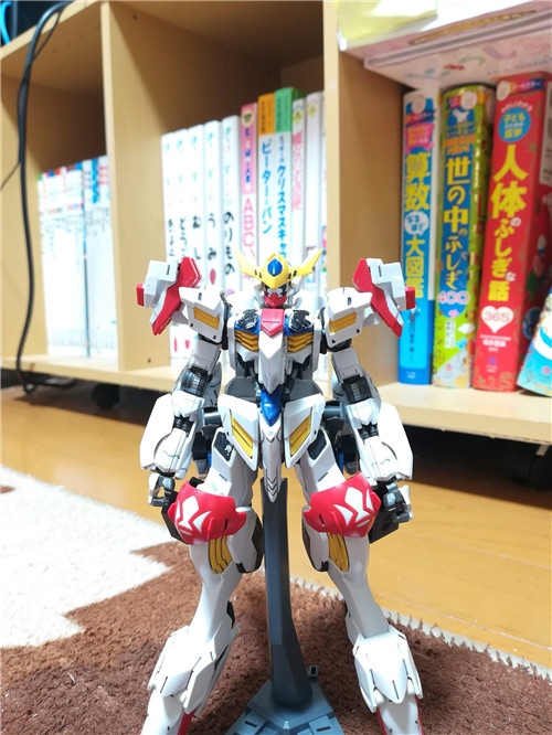 EF9J0awVAAANhKD.jpg
