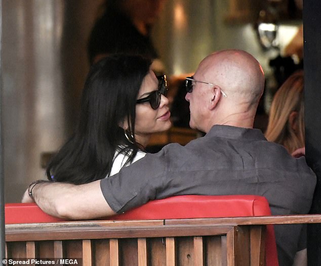 22612048-7823415-The_couple_enjoyed_another_romantic_moment_at_one_of_the_island_-m-36_1577151626807