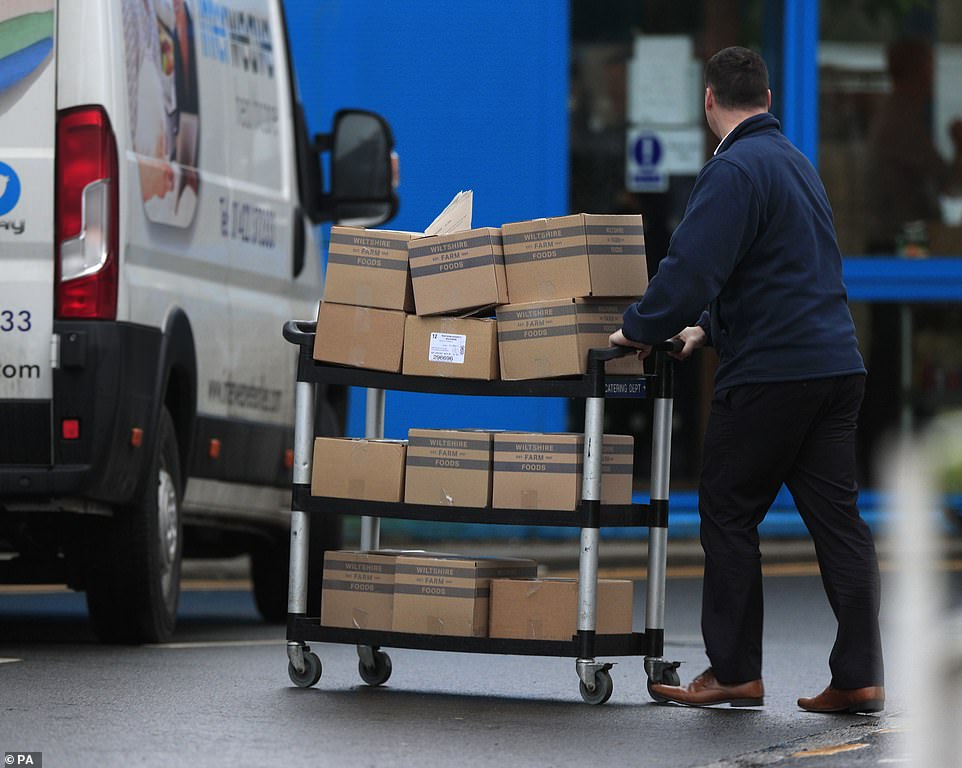 24130426-7952359-Food_packages_are_brought_into_the_NHS_accommodation_at_Arrowe_P-a-27_1580496413697