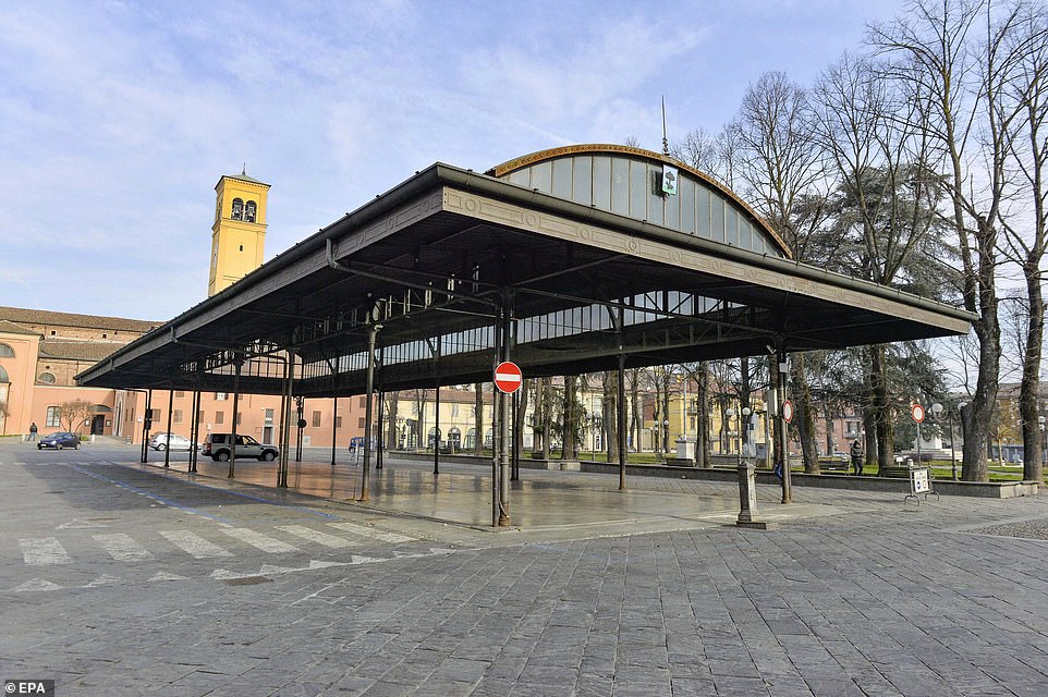 25087700-8034547-A_view_of_a_deserted_Codogno_one_the_northern_Italian_towns_plac-a-53_1582501797050