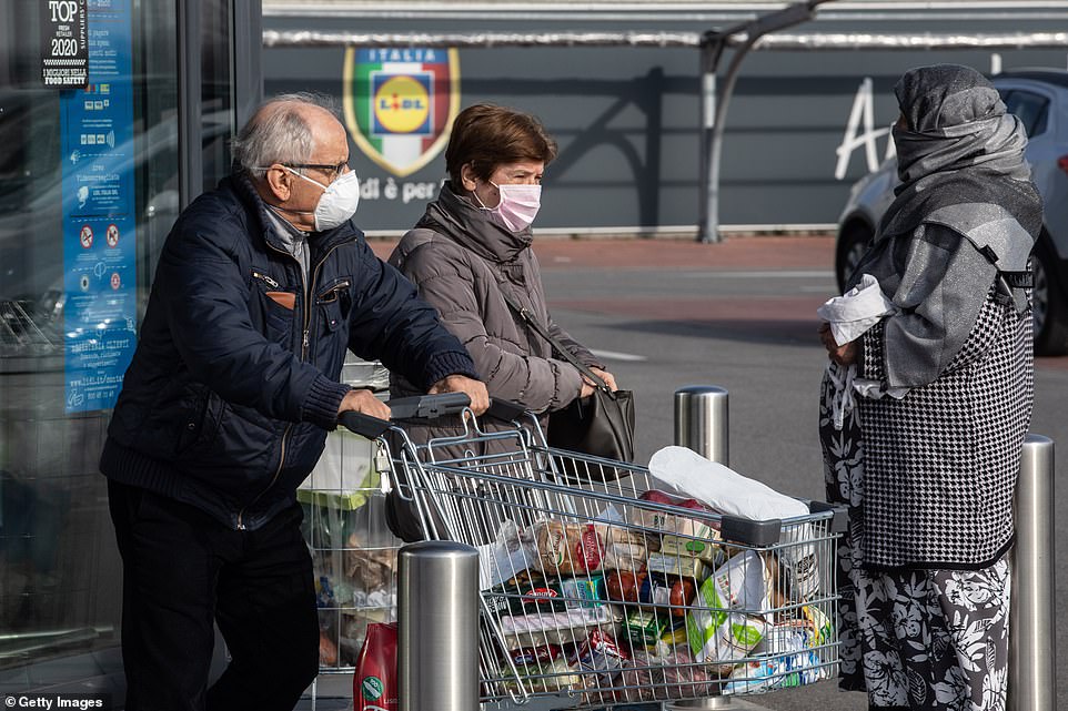 25093820-8034547-Grocery_stores_in_Casalpusterlengo_where_the_second_patient_died-a-48_1582501796953