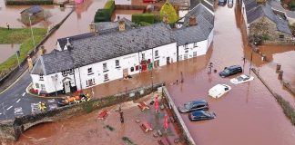 24806840-8010579-An_aerial_view_of_the_Welsh_village_of_Crickhowell_which_has_bee-a-400_1581891127354.jpg
