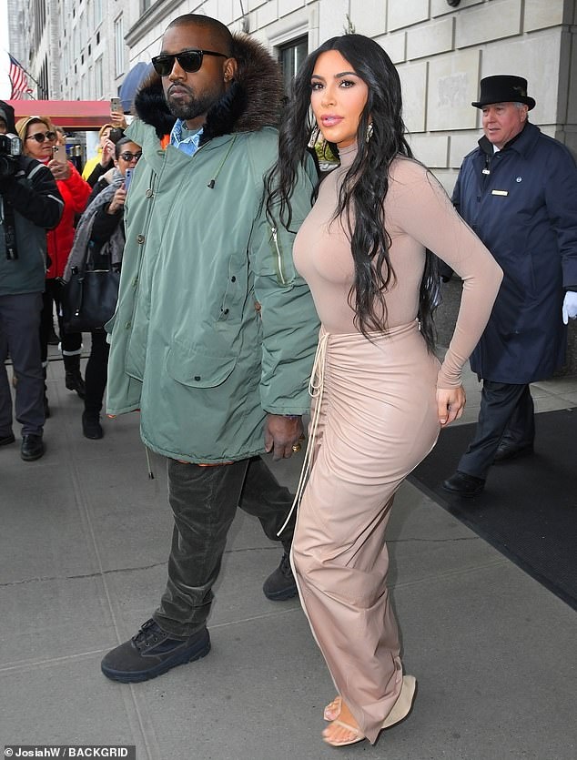 24352638-7970301-We_ll_take_Manhattan_Kim_Kardashian_was_seen_heading_out_of_the_-m-9_1580921033370.jpg