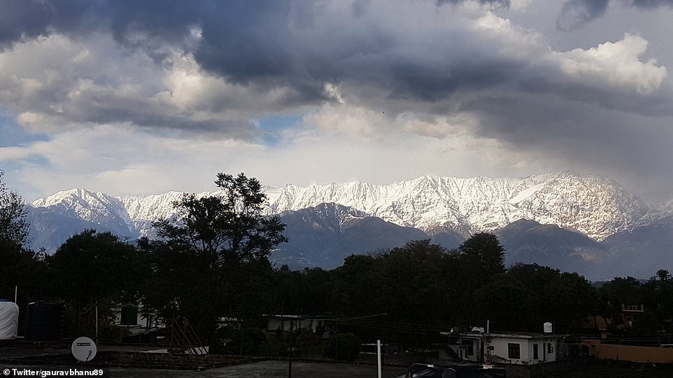 26950634-8199955-The_snowy_mountain_rang_can_be_seen_clearly_among_billowing_clou-a-2_1586346431259.jpg