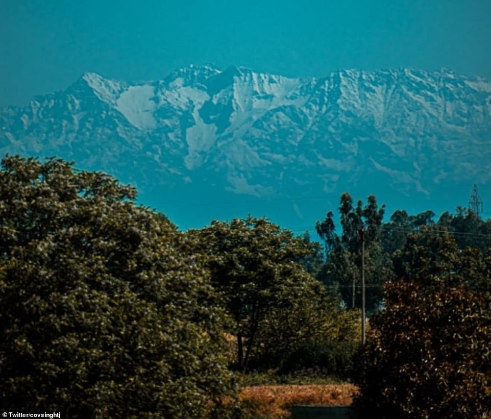 26950648-8199955-The_snow_capped_mountains_can_be_clearly_seen_among_the_crystal_-a-22_1586374373975.jpg