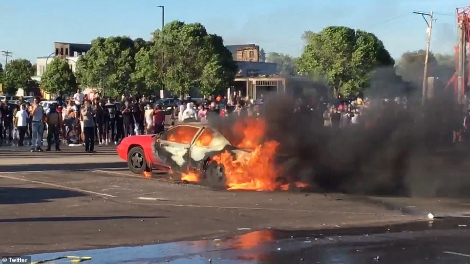 28955462-8367883-Minneapolis_Minnesota_A_car_was_torched_in_the_third_day_of_riot-a-45_1590741051672