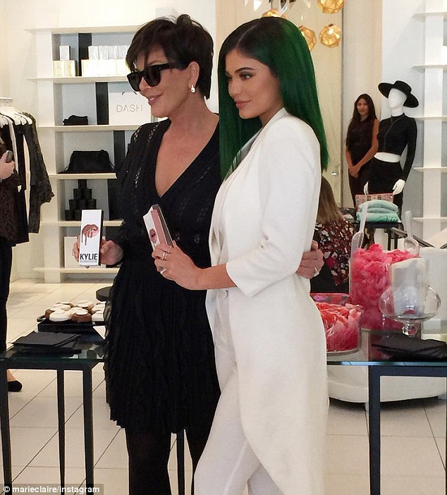 2EF0B91400000578-3339821-Family_support_Kylie_Jenner_launched_her_lip_product_range_in_pe-m-64_1448917807739