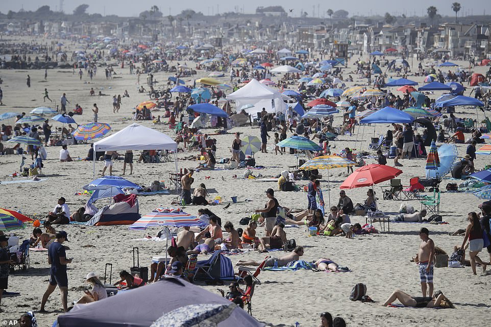 28782184-8353095-Visitors_gather_on_the_beach_Sunday_May_24_2020_in_Newport_Beach-a-35_1590390420637.jpg