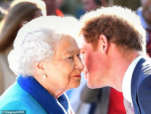 25142302-8039599-Queen_Elizabeth_II_and_Prince_Harry_at_the_RHS_Chelsea_Flower_Sh-m-9_1582580837596.jpg