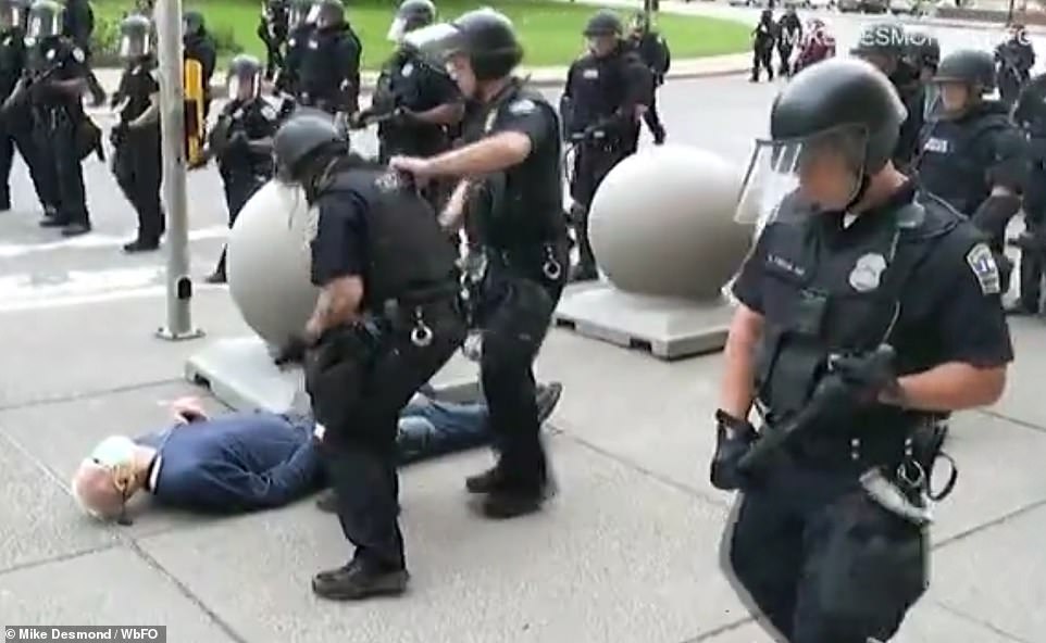 29250574-8390857-Many_of_the_officers_continued_marching_while_two_cops_leaned_ov-a-5_1591358082131