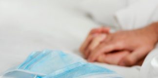 俄罗斯45岁妻子控诉65岁苏格兰丈夫纵欲无度,每天都要3次、给儿子哺乳时也不放过