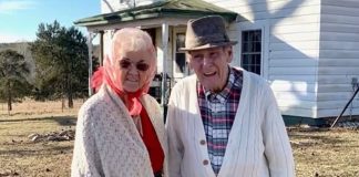 相守70年后老爷爷在梦中逝去,老奶奶爬到他身边,几分钟后随他而去