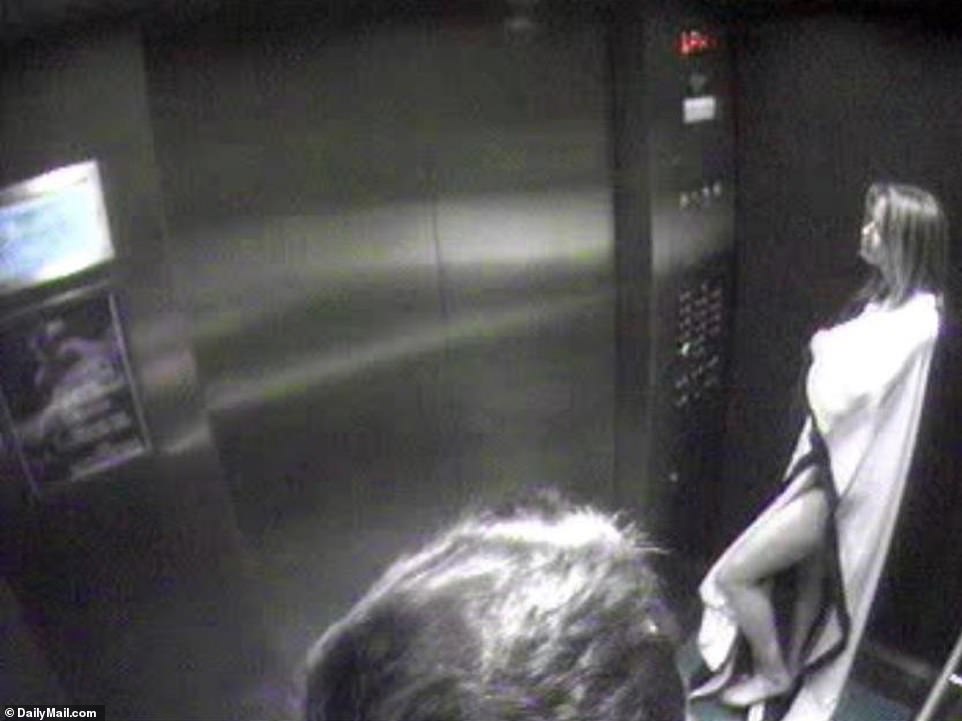 26415138-8516635-Heard_is_seen_cuddling_up_to_Musk_in_the_private_elevator_to_Joh-a-4_1594667702192