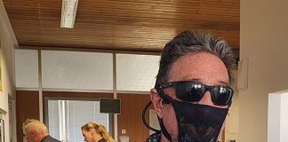 74岁科技大佬戴蕾丝丁字裤当口罩被警方逮捕…这哥还能更迷惑点吗??