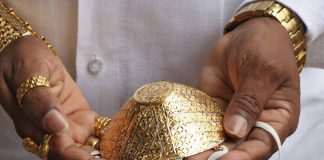 150万美金买一个口罩?!镶3600颗钻,18K白金!买家竟是……