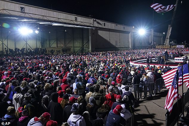 33839670-0-The_crowd_that_gathered_for_Trump_s_rally_at_Duluth_Internationa-a-2_1601755201320-1