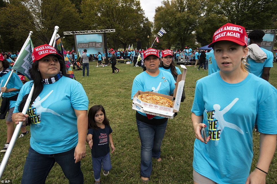 34233064-8826761-Attendees_for_the_White_House_event_were_told_they_would_be_give-a-210_1602366540350
