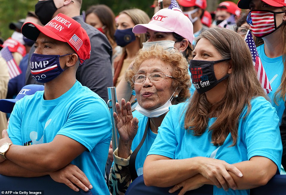 34234118-8826761-While_most_were_seen_wearing_masks_in_the_grounds_of_the_White_H-a-193_1602366539946