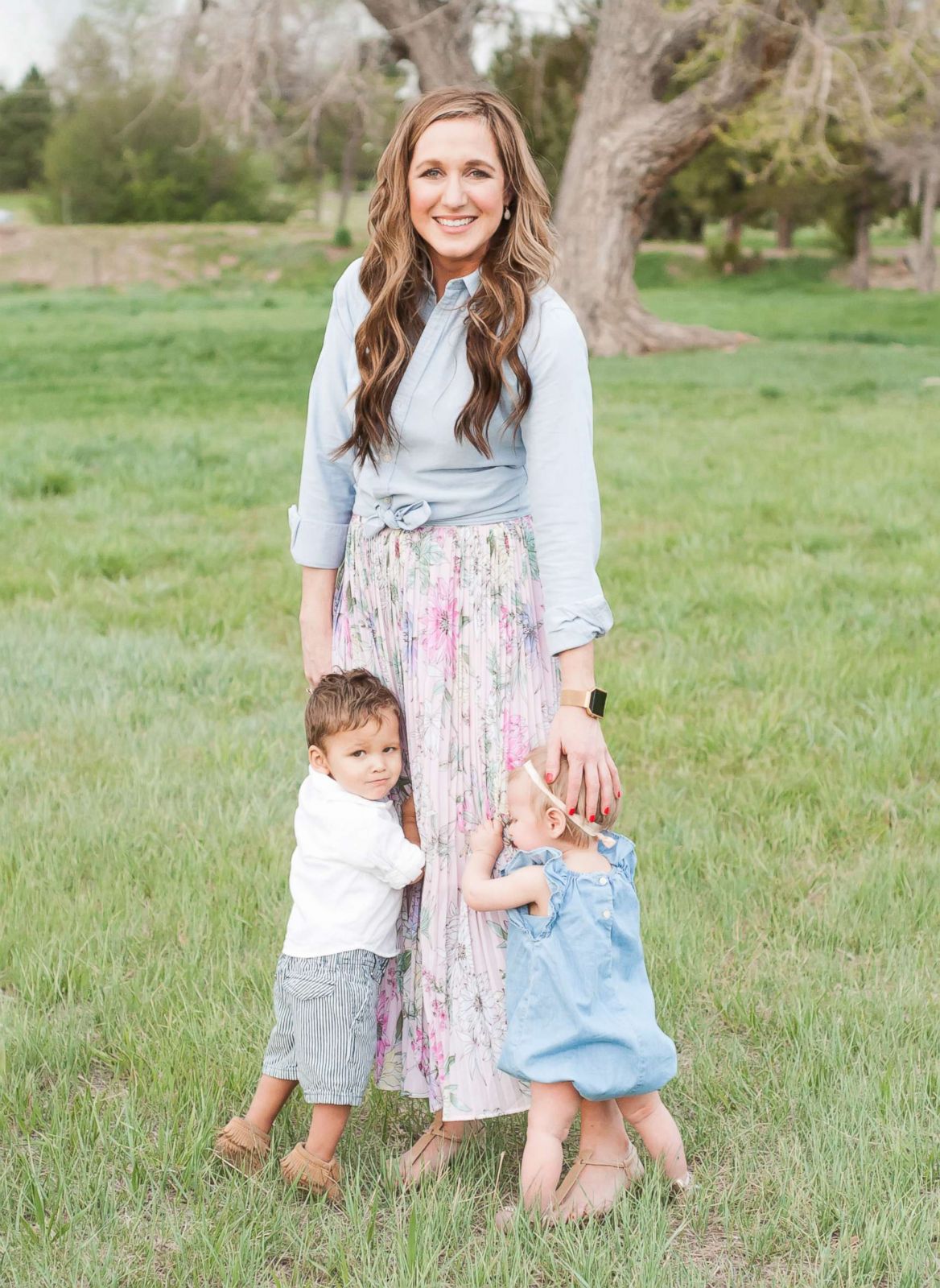 foster-son-sister-mom-ht-ps-190111_hpEmbed_8x11_1600