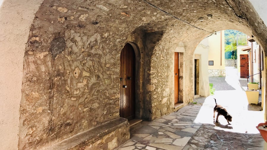 http___cdn.cnn.com_cnnnext_dam_assets_201014204101-nortosce---houses-inside-arched-passageway--1.jpg