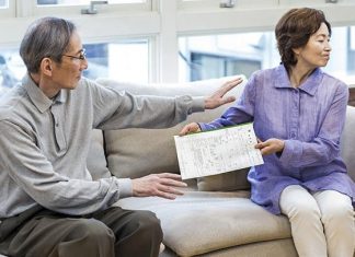 男子忙于工作、忽视家人,65岁退休当天妻子送上惊人“礼物”