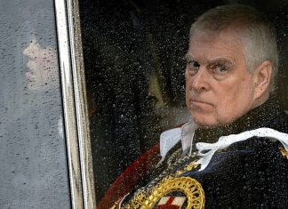 安德鲁终于被逐出王室,威廉发力!除了血统,啥头衔也没留下