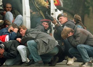 富人花7万即可狩猎人类?儿童最贵,老人免费,他们真把杀人当旅游