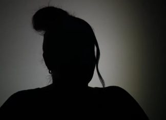 男医生将堕胎药碾碎,趁女友熟睡强行塞嘴!她流产了,他却顺利行医一年