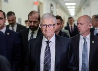 比尔盖茨国会作证!自曝被爱泼斯坦掌握出轨把柄,惨遭敲诈?这越来越狗血了