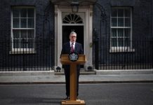 英国首相被内部逼宫含泪辞职?!10年第7任首相,捕鼠大臣Larry又又又熬走一位…